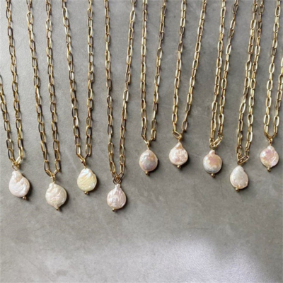 KOS | Gold Paperclip Necklace with Pearl