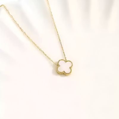 CLOVER | White Necklace