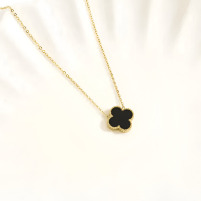 CLOVER | White Necklace